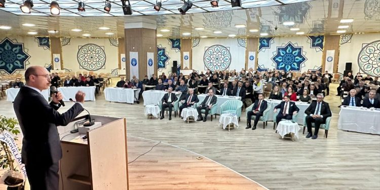 ÇALIŞANLARIMIZIN HAKLARINA İLİŞKİN HER KARAR SADECE TOPLU SÖZLEŞME MASASINDAN ÇIKMALIDIR