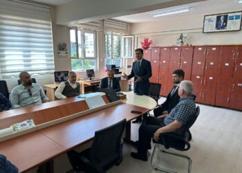 Gelin Yetkiye Hep Birlikte, Omuz Omuza, Şahlanarak Yürüyelim.