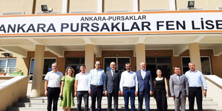 Fedakâr Gayretleriyle Başarının Gerçek Mimarı Olan Öğretmenlerimizi Yürekten Kutluyorum.