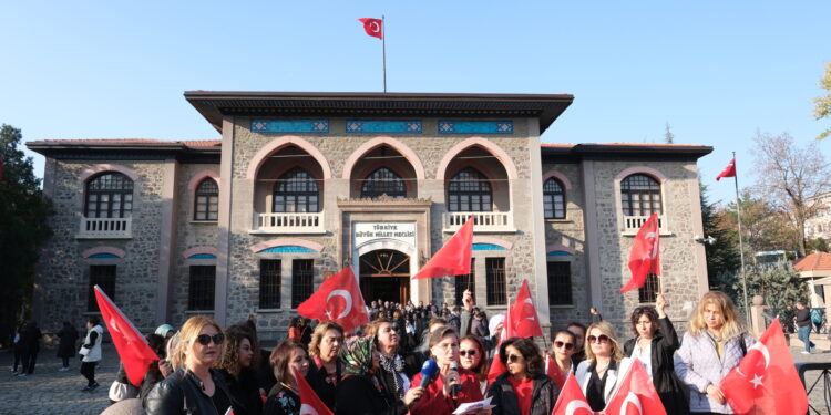 Türkiye Kamu-Sen 5 Aralık’ta Atamızın Huzurundaydı