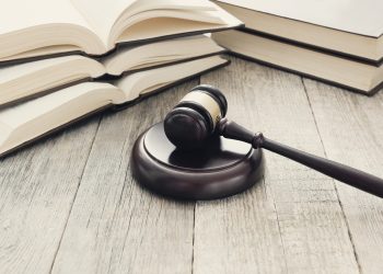 SAĞLIK BİLİMLERİ LİSANSİYERİ ÜNVANIN GERİ ALINMASINA MAHKEMEDEN BİR İPTAL KARARI DAHA 