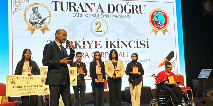 GEYLAN, “ÖZÜM SÖZÜM DEDE KORKUT TURANA DOĞRU ÖYKÜ YARIŞMASI” ÖDÜL TÖRENİNE KATILDI.